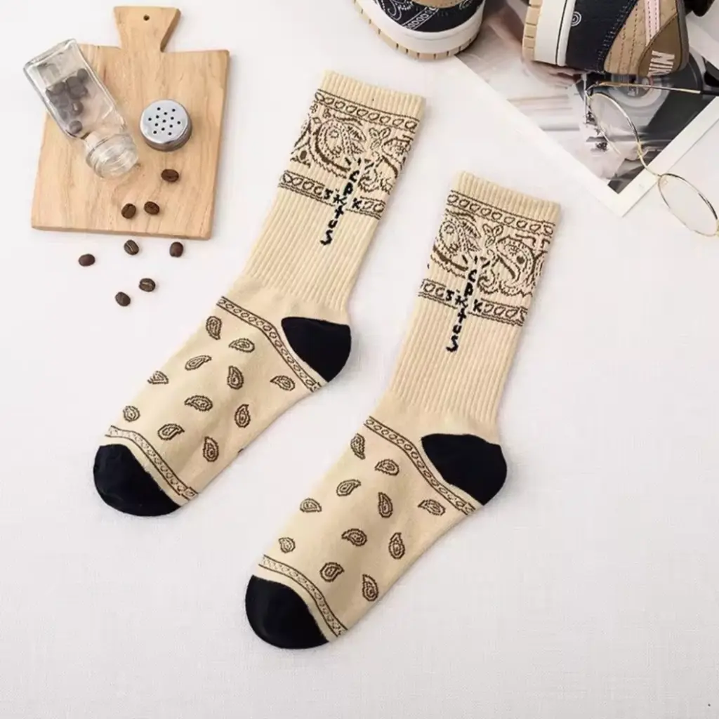 socks-dunk-low-travis-scott-8