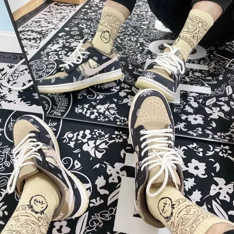 socks-dunk-low-travis-scott-3