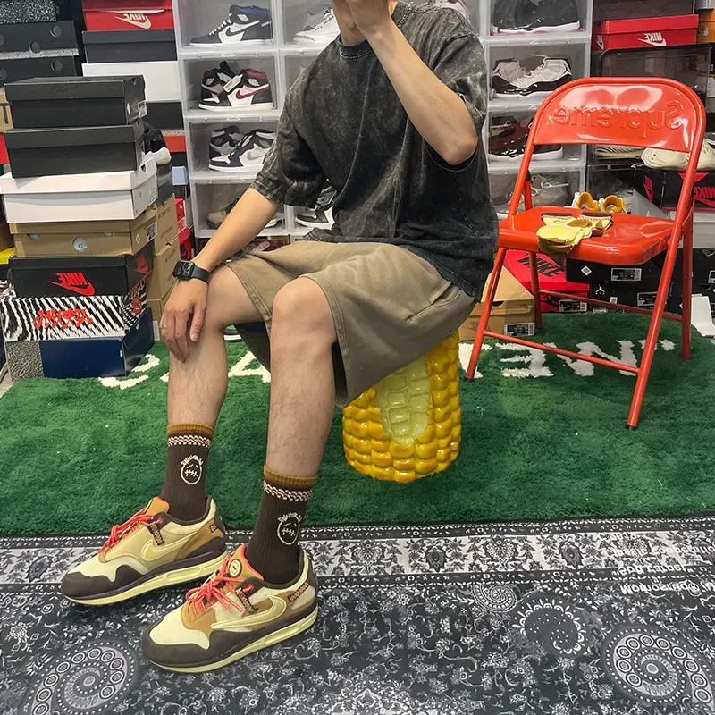 socks-travis-scott-baroque-brown-9