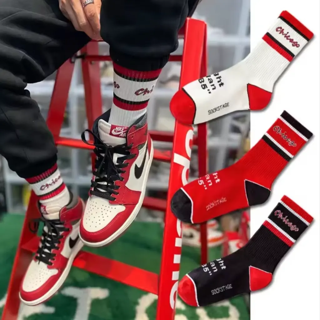 socks-aj1-chicago-2.webp